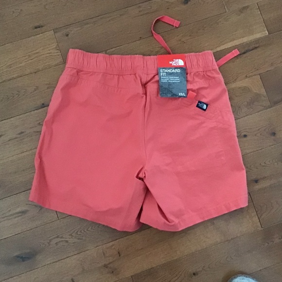 North Face Shorts NWT.  -1 - Picture 2 of 5